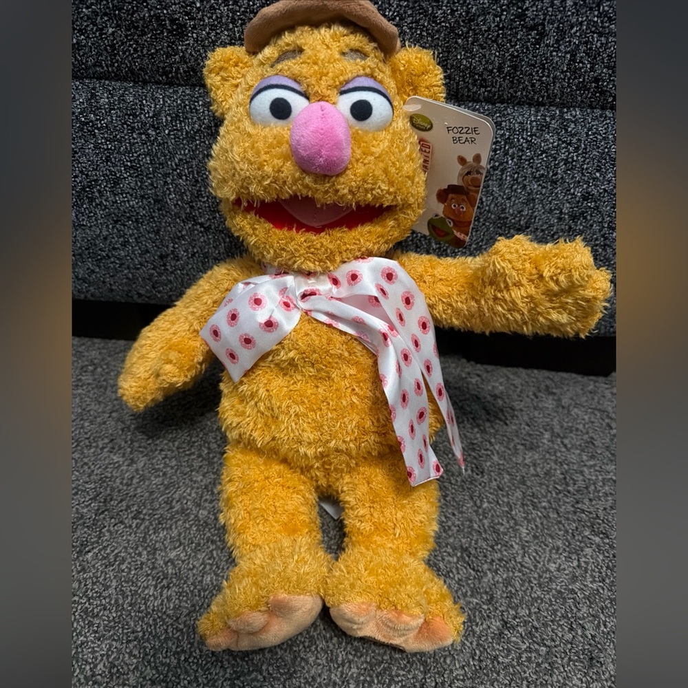 "Waka Waka" Muppets Most Wanted Fozzie Bear Plush Toy Disney Store 15 in NWT